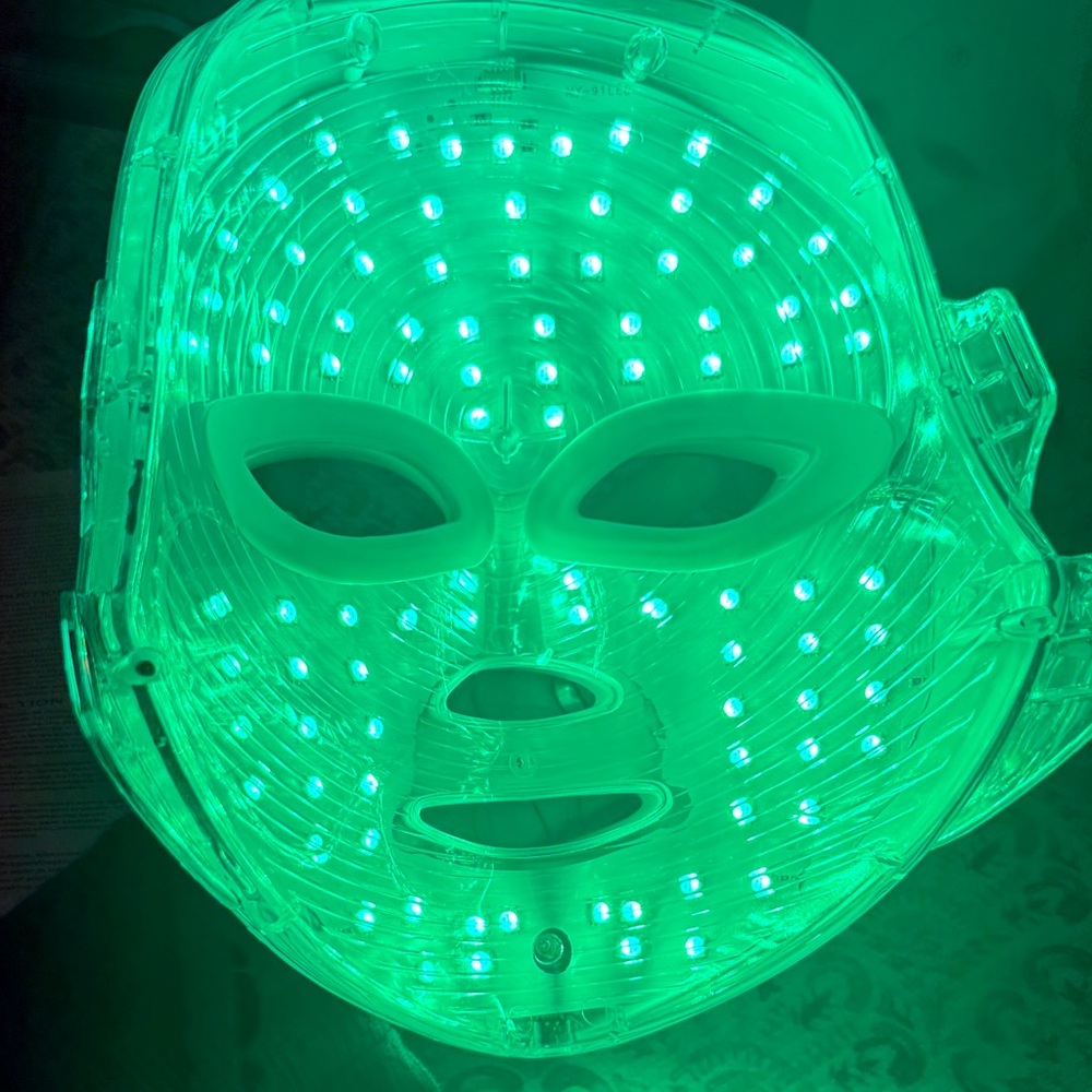 7-Color Facial Mask, Rechargeable Light Mask for Face Beauty Instrument - Picture 8 of 15